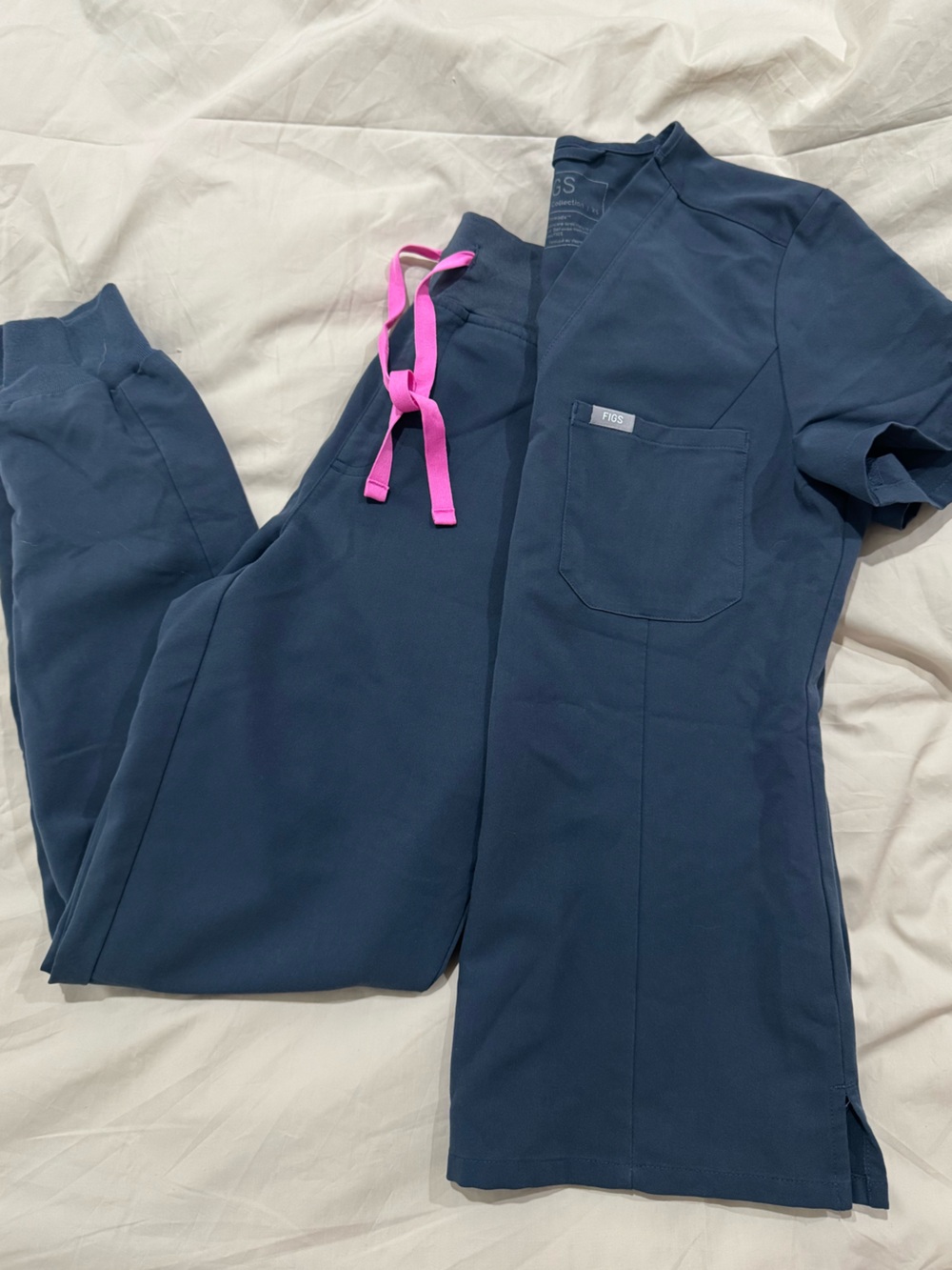 FIGS Slim Catarina Scrub Top XS +
Zamora Jogger XXS Scrub Set- Night Sky